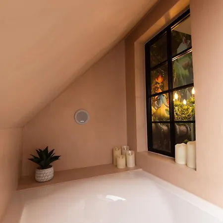 Boutique By Roy Apartman *