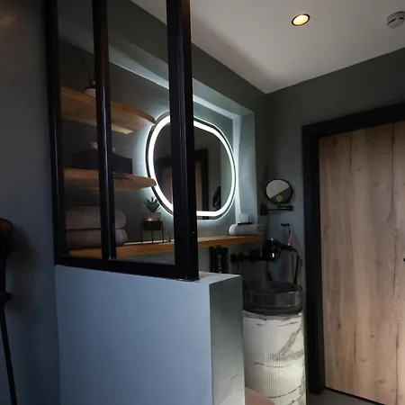 Boutique By Roy Apartman