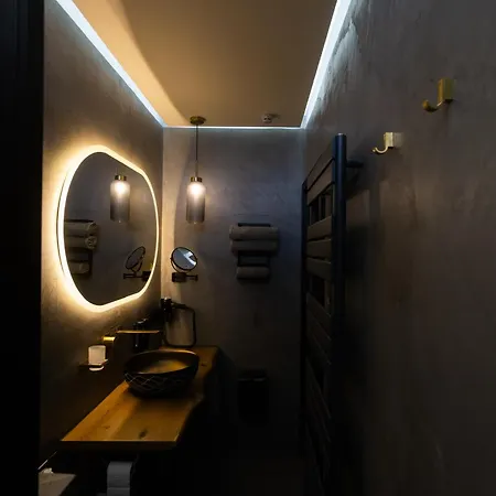 Boutique By Roy Apartman *